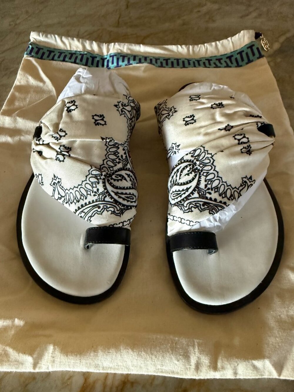 Tory Burch NWT Selby Scarf Bandana Ivory Americana Sandal